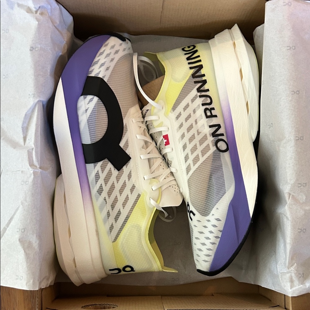 On Running Cloudboom Strike Men’s as 11 NWT